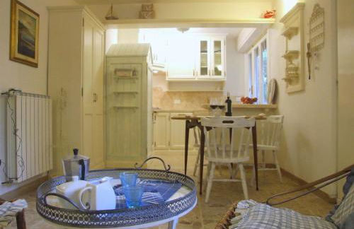 Huge Holiday Home in Marina di Castagneto Carducci near Sea - Foto 5