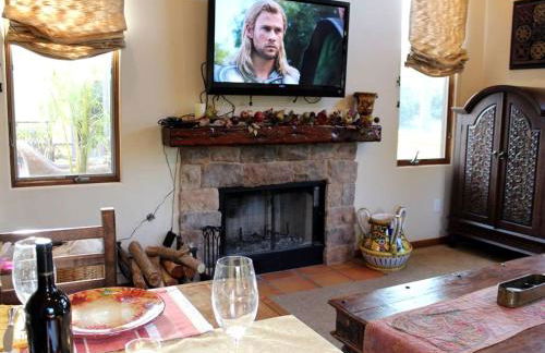 Romantic and Relaxing Villa Retreat with a Jacuzzi near Somis, California - Photo 10