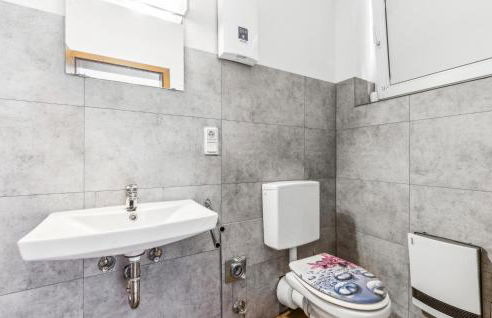 2 Bedroom Nice Apartment In Hildfeld - Photo 18