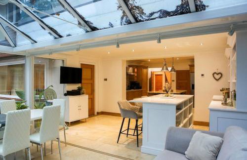 Hot Tub/Football Court/Sleeps 12/Luxury Villa - Photo 23