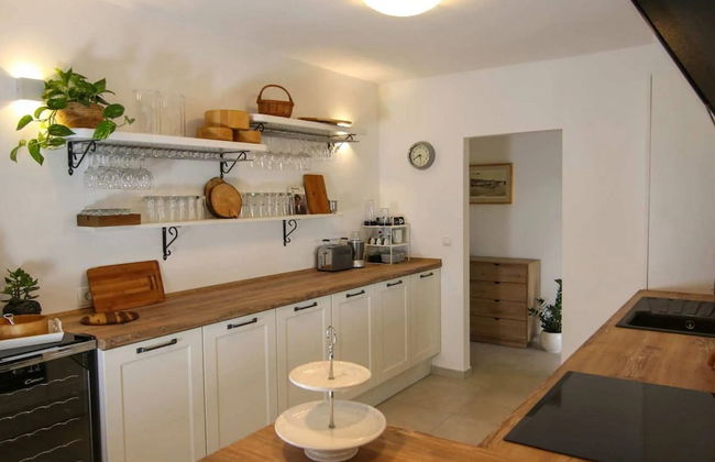 Secluded Oasis With Pool, Outdoor Kitchen, & Landscaped Terraces - Foto 8