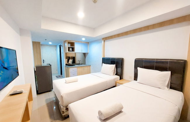 Homey And Comfortable Studio At De Prima Apartment - Photo 3