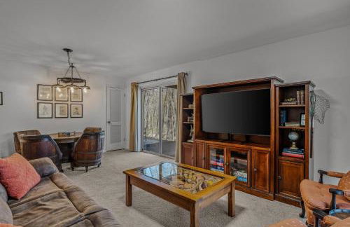 Ma-ple Haven --Wifi, Fireplace, Deck, Fire Pit, Family Friendly, Game Room, Pool Access - Foto 33