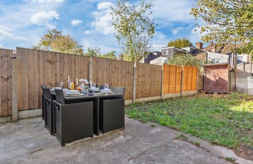 Citylink Spacious 5-Bedroom House,Wi-Fi,Easy Access to Excel and Central London - Foto 23