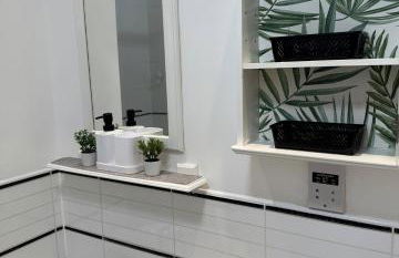 City Centre Apartment - Free Parking - Sleeps 4 - Foto 9