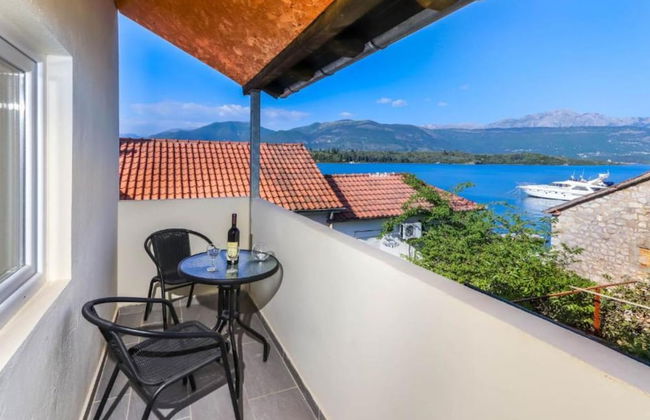 Beachfront Escape Steps From the Crystal-clear Sea - Photo 12