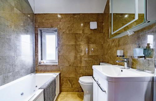 4 Bed 2 Bath, station, parking, long stays - Foto 12