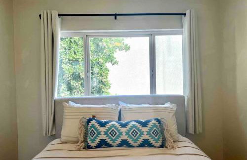 Minimalist 1 bed by Airport & Old Town - Foto 7