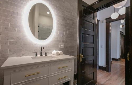 Historic Jewel Walk to Eats & Shops - Foto 27