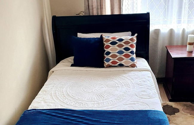 Secure Solar Powered two Bedroomed Haven - Photo 3