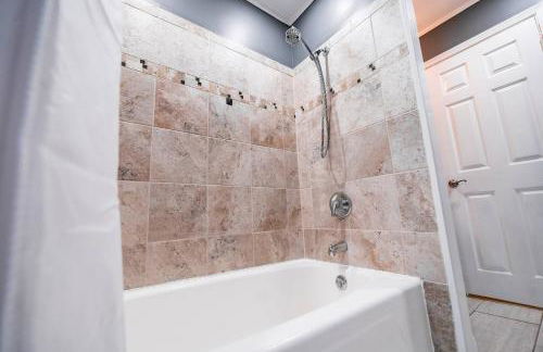 Modern Stay on Green Valley - 2.5 Mi to Downtown - Foto 12