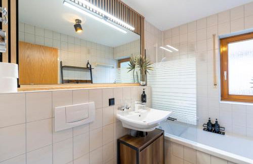 WälderNestchen - zentral - Natur pur - Tiefgarage - Balkon - modernes 2 Zimmer Appartement - Foto 23