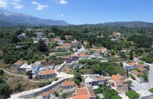 Listen to Nature in a Renovated Traditional Hilltop Villa Liodosifis with Heated Pool - Foto 52