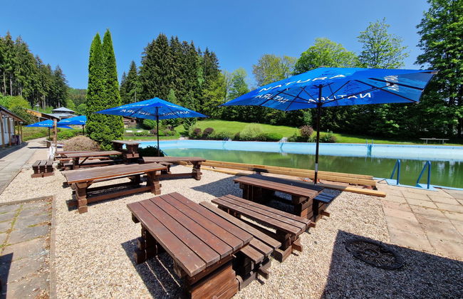 Luxe Timber Lodge & Relaxing Bath - Photo 36