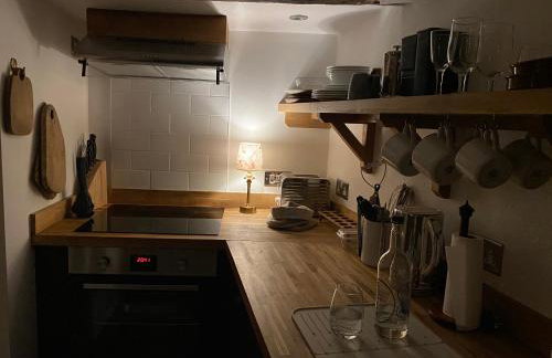 The Old Gallery - Charming Coastal Escape For Two - Photo 47