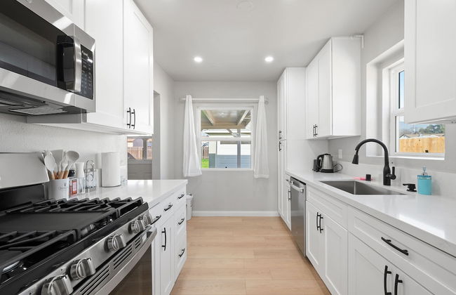 Luxury Modern Retreat w Spacious Yard Premium Comfort - Foto 6