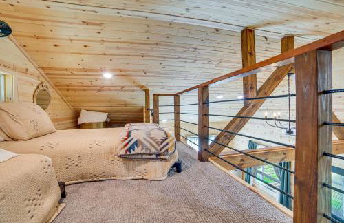 Pond and Grazing Cattle! Rural Getaway Near Van - Foto 18