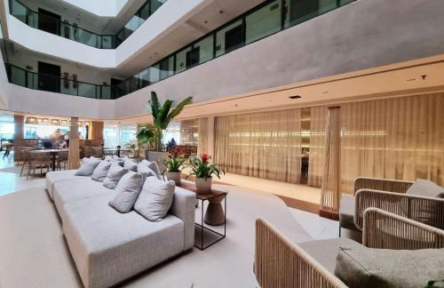 Apê na orla com vista pro mar e limpeza diária - Foto 22