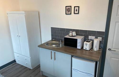 Newly refurbished studio, great location 8 studios - Photo 44