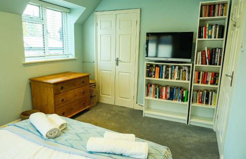 Large open plan villa with garden near the Thames - Photo 22