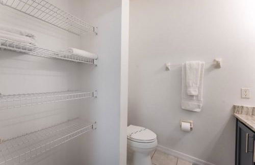 Stay Close to Disney in Your 3-Bedroom Haven - Foto 24