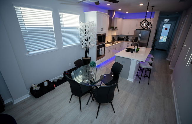 Brand New Modern Pet Friendly Zen Home W/ Private Home Theater & Hot Tub! 2 Bedroom Home by RedAwning - Photo 19