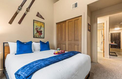 KBM Resorts Crestview Condos Spacious condo near Olympic Park with gas fireplace year-round pool hot tub city wide shuttle access. CVC-308B - Foto 31