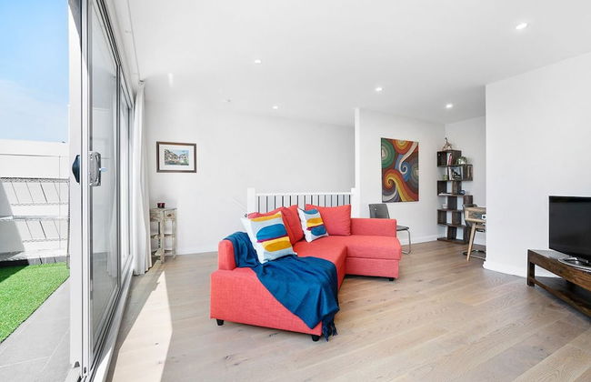 DINA, 2BDR Carlton Apartment - Photo 1