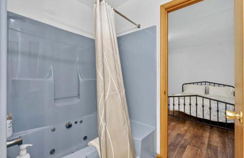 Huge Cabin w Hot Tub, Deck, Grill, Fire Pit, WiFi - Foto 18