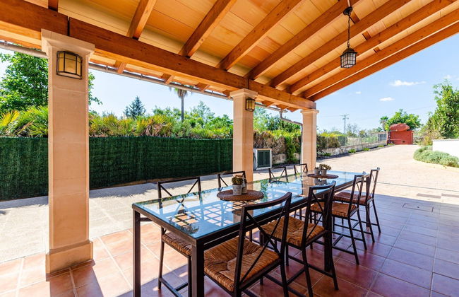 Private Villa With Inviting Space - Photo 40