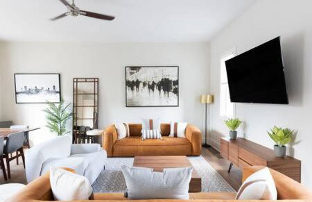 Spacious 4BR, Rooftop Patio, Garage, Walk to Faves, 5 Mins to Nissan Stadium, Less than 10 Mins to Broadway, 24 Hr Hospitality, Great for Groups - Foto 1