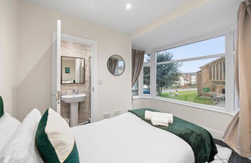 5 Bed House - Sleeps 11 - Parking - Garden - Wifi - Foto 13