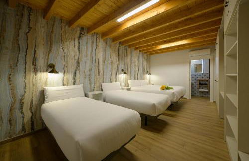 Piscina climatizada y cubierta 365 dias en Casa Rural con Encanto El Puentuco una de las casas mas valoradas de Cantabria - Foto 73