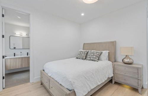 Capitol View 2 DC Townhouse Condo with Private Backyard and Garage Parking - Foto 15