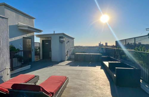 Century City Cozy 3 Bedroom Apartment with Parking 302,303 - Foto 2