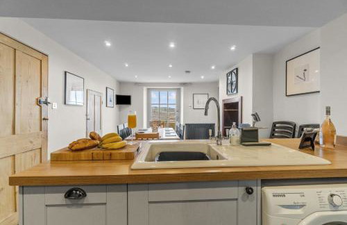 NEW 2024 Modern Luxury Holiday Home on the Beach in Devon - Free Parking, Pets Welcome, Sleeps 10 - Foto 7
