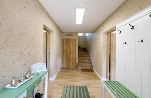 Green Door - Photo 3