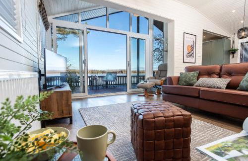 Sandmartin Lodge a lakeshore haven at Pine Lake Resort - Foto 15