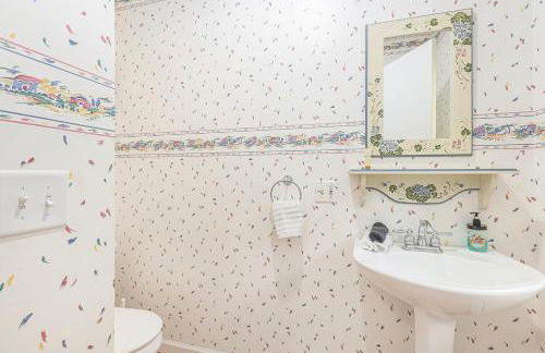 Bright 4BDR Home by Lake MI Arcadia Bluffs Portage Lake More - Photo 24