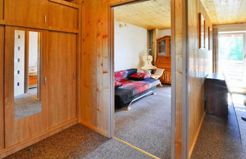 Lakeside holiday home, private garden - Photo 7