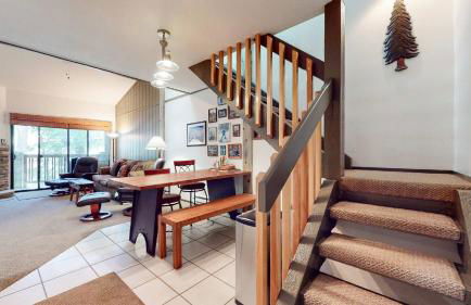 Escape to The Summit - Pool & HT Next Door - Foto 12