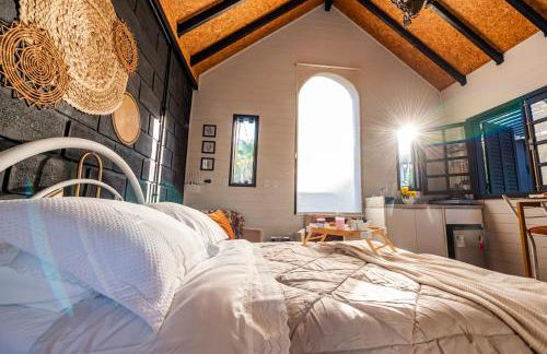 Tiny House com Banheira Privativa, Deck no Jardim com Rede Suspensa sobre o Riacho e Lareira Externa em Meio à Natureza - Photo 11