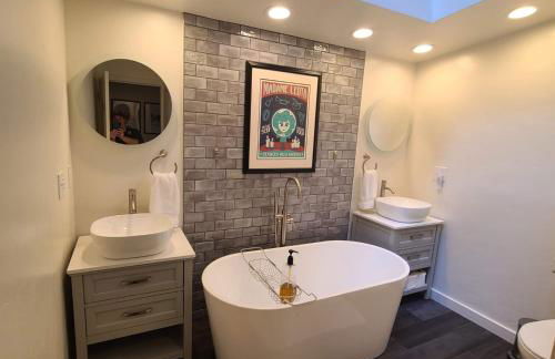 Dhyana Redwoods Fire Table Nearby River Access Ping Pong & Arcade Games - Foto 20