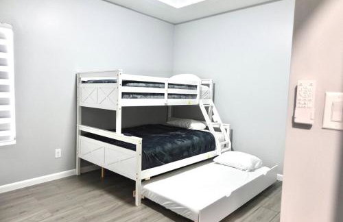 Pet-Friendly, Modern, Gated, Smart TVs, Fast WiFi, Pharr Apartment - Foto 8