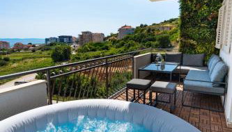 Apartment Rina with Heated Jacuzzi - Photo 1