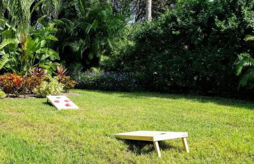 Sunshine days Stunning pool home. Gated community - Photo 29