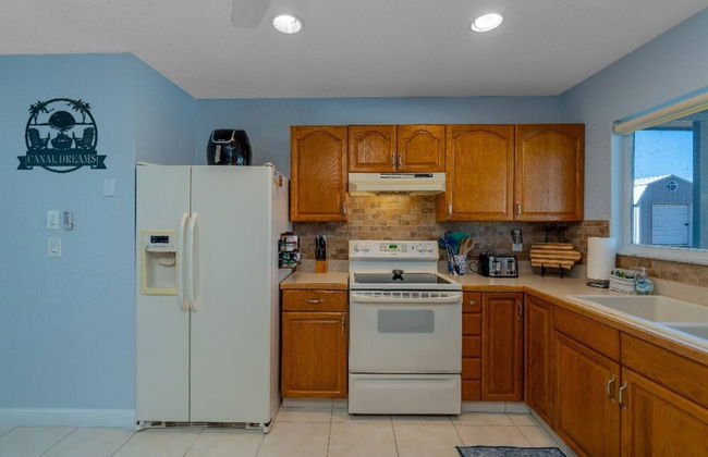 Canal Dreams 3 BR 2 BA Pool Home on the Canal - Photo 31