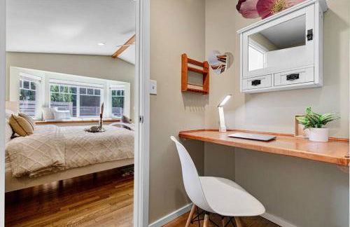 Mid-Century Modern Home - 3-Bedroom Rambler - Foto 12