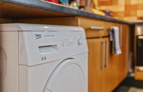 Contractors & Pets Welcome - Sleeps 1-4, less than 1 mile from M606, Ideal for Longer Stays - Foto 39