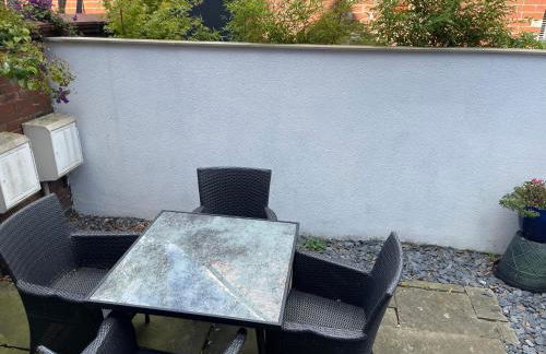 Contractors Business Families Relocation Accommodation enjoy Fast WiFi Large Screen Smart TV and SKY Sports in this Spotless Ground Floor apartment - Foto 20